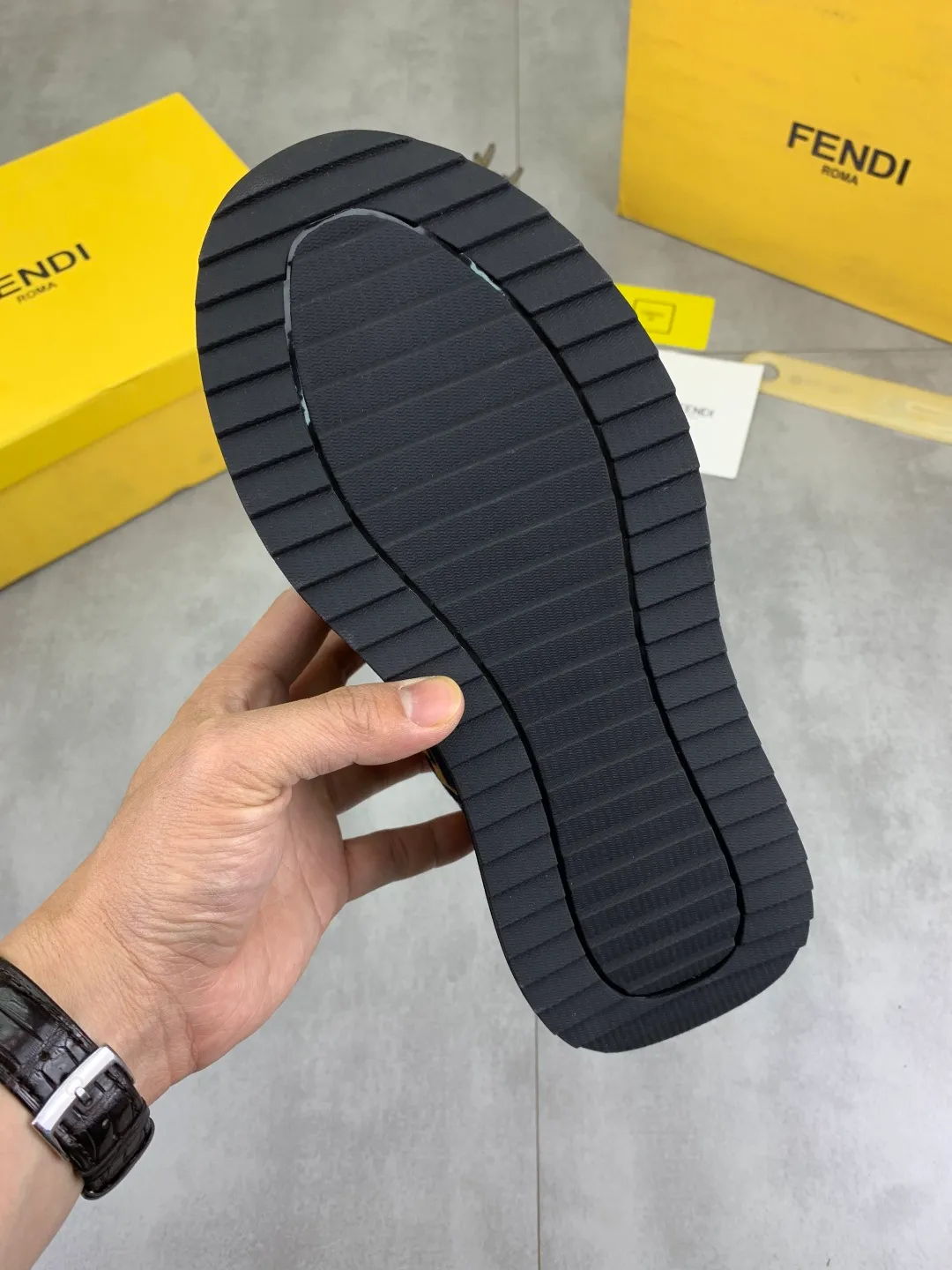 ​Men's shoes 💰P460 💰[New] Little Monster 🆘 New FENDI (Fendi) counter new 🕶️🕶️Simple routing effect, showing an elegant and cool driving shoe 🎬Using imported calfskin + first-layer pigskin lining🐂Excellent material🎬Detailed workmanship 🤗Comfortable foot feel➰➰. ​Pair it with any outfit to show your taste and temperament, low-key luxury ♻️Design ​simple and elegant ​noble and fashionable 🍃​Very loved and favored by trendy men 💓❤️Size: 38-44 (45 46 customized) 3⃣️ colors available